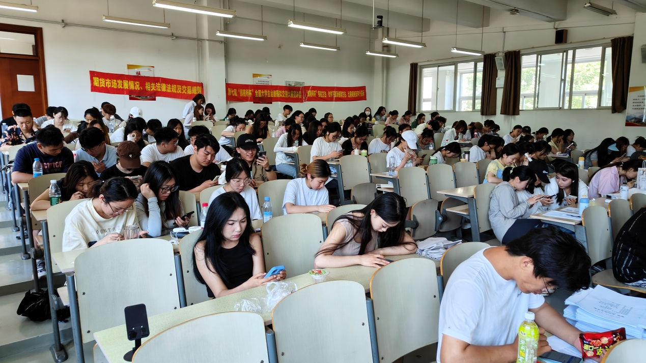 “期貨知識進(jìn)校園”暨第七屆“鄭商所杯”全國大學(xué)生金融模擬交易大賽宣講會新聞稿